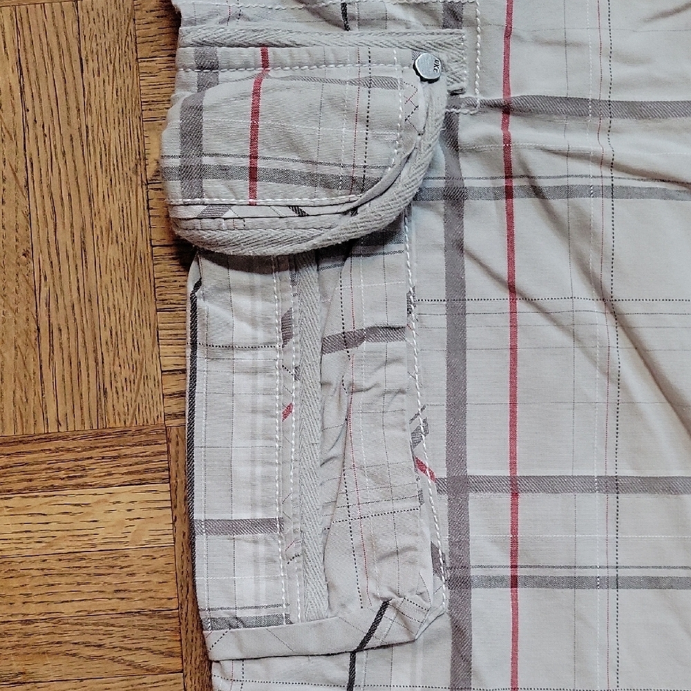 BKE Men's Plaid Cargo Shorts Gray and Red Size 36 - Picture 5 of 8